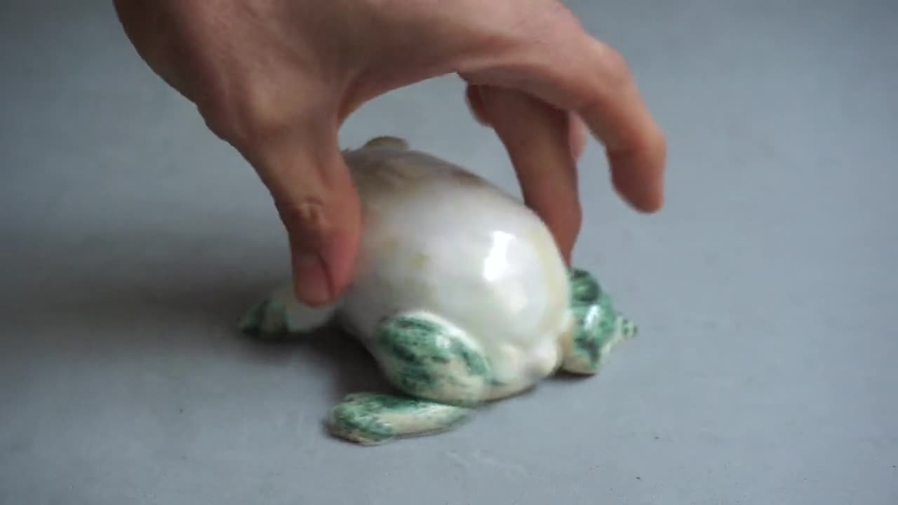 手作りの陶器製カエルの置物：奇妙な彫刻アート - Etsy 日本