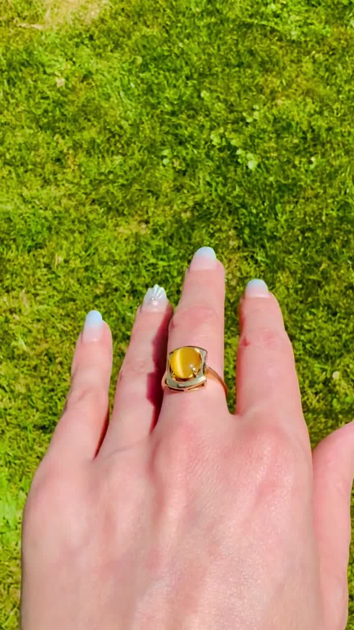Vintage Modernist Tiger's Eye Ring: 10K Gold Solitaire, Size 6.5
