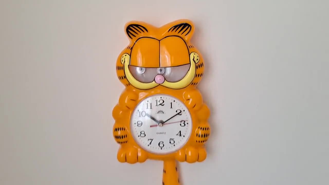 Vintage 1980s Garfield Wall Clock: Original Cartoon Decor - Etsy