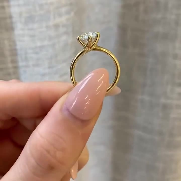 オーバルカット コンパス プロング セット リング 2 カラット