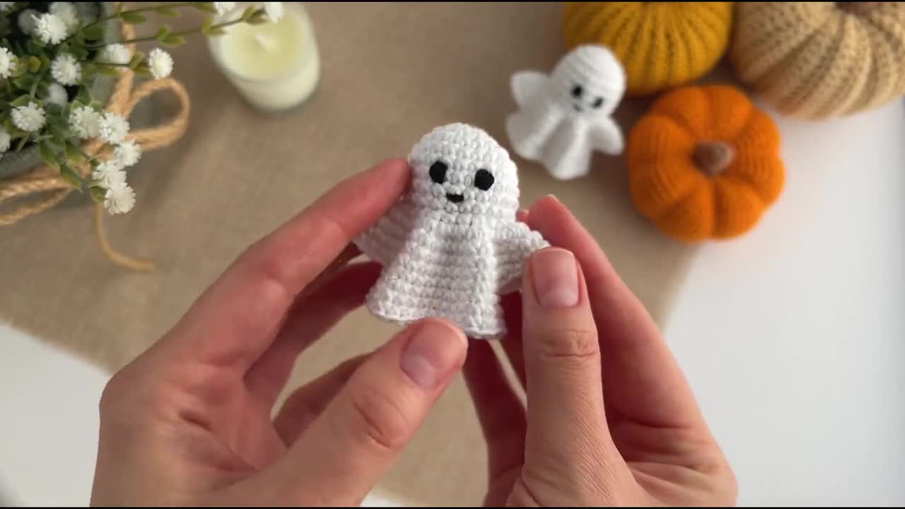 ハロウィンゴーストの縫わない編み図キーホルダーチャームハロウィン