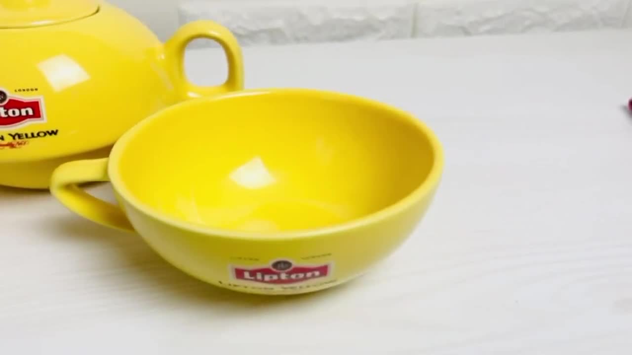 Vintage Lipton Yellow Set: Collectible Yellow Ceramic Teapot and