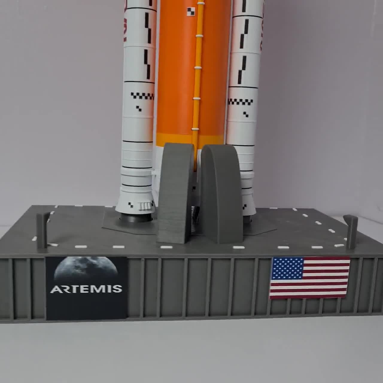 新登場！NASA SLS アルテミス1 キット ロケットモデル 680 mm 1:144