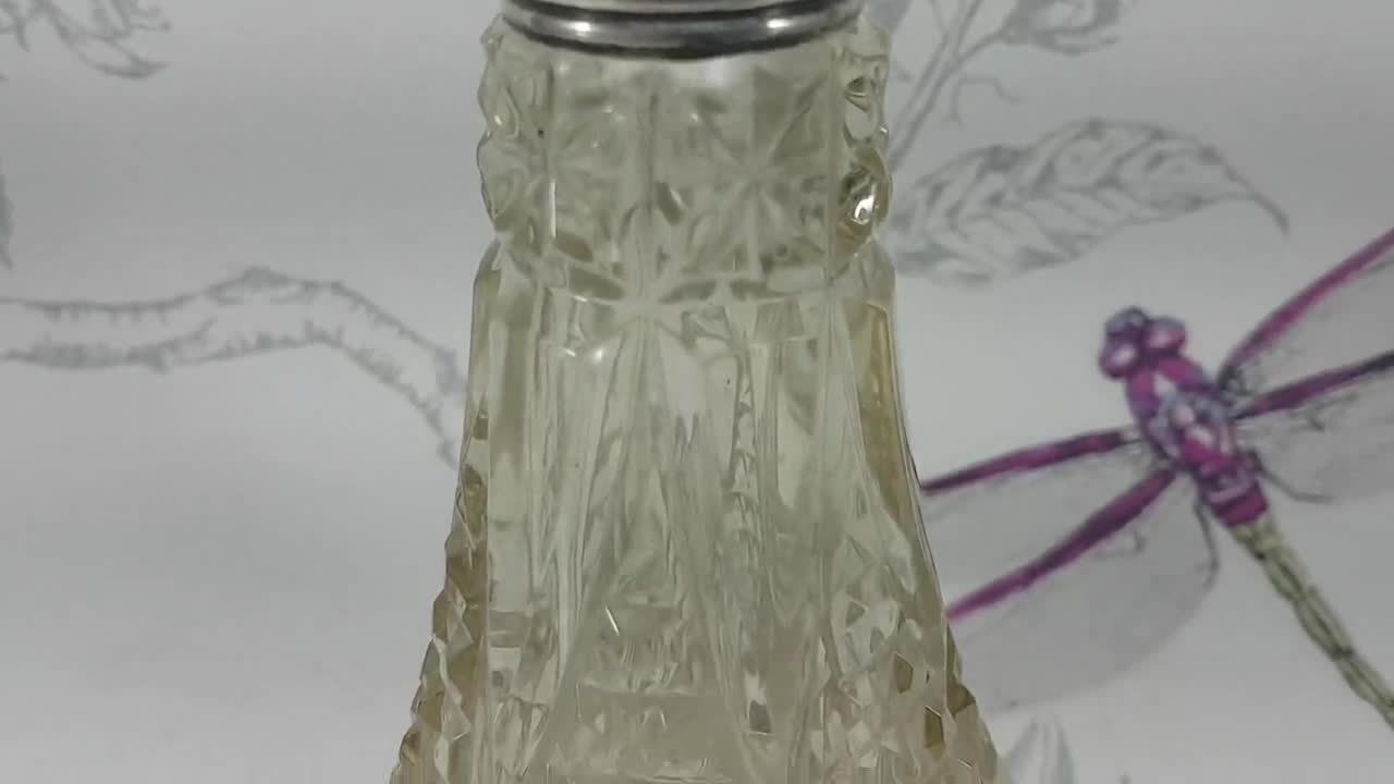 アールデコ調カットガラスの香水瓶：アンティークシルバーカラー、1920
