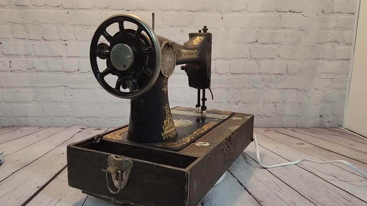 1920's Antique Singer Sewing Machine, Model 128 Lotus Egyptian