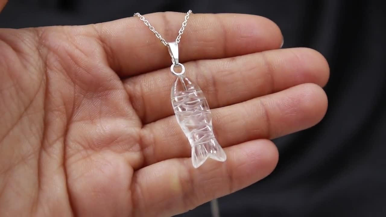 クリアクリスタル彫刻魚ペンダント、925シルバーハンドメイド