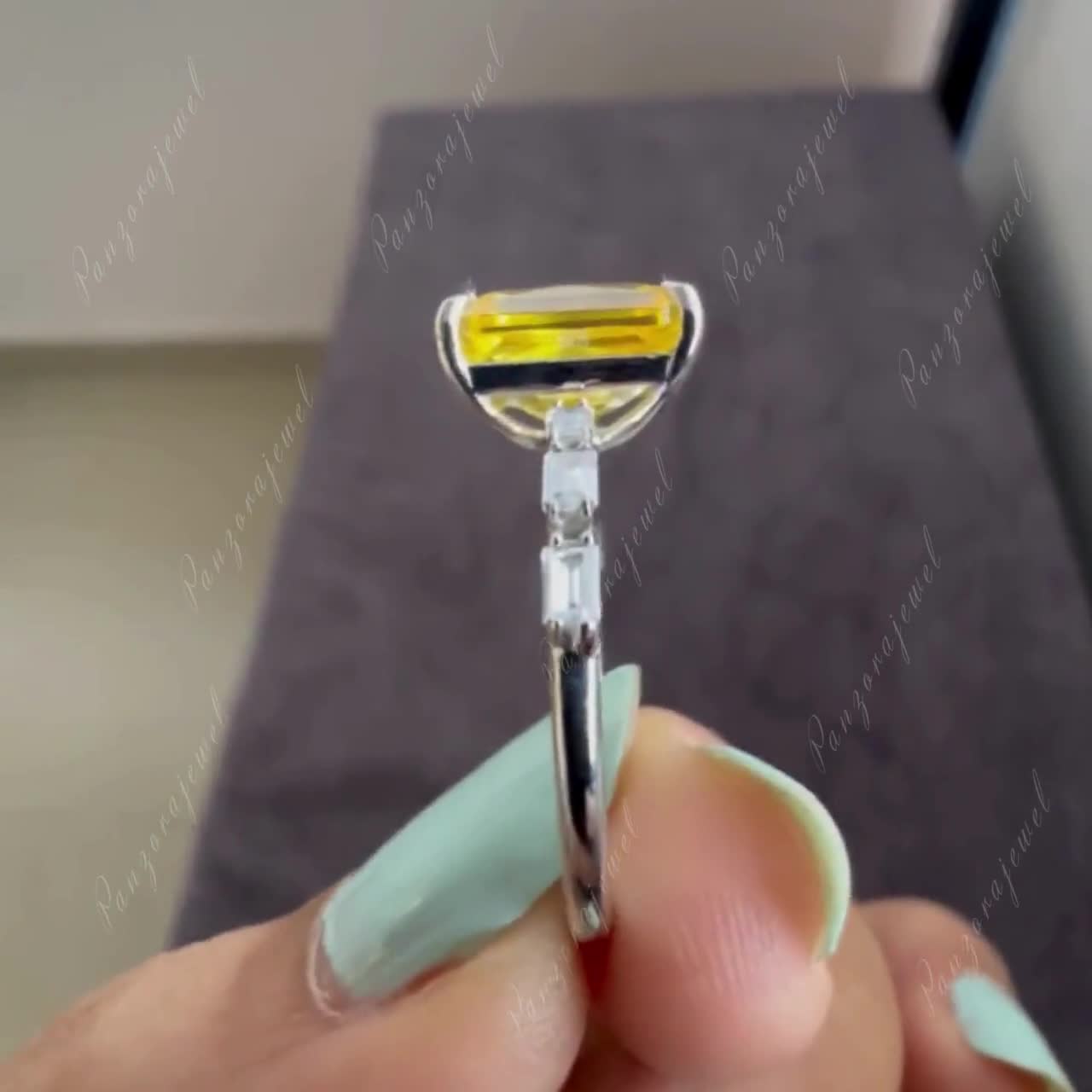 カナリアイエローのキュービックジルコニアダイヤモンドリング