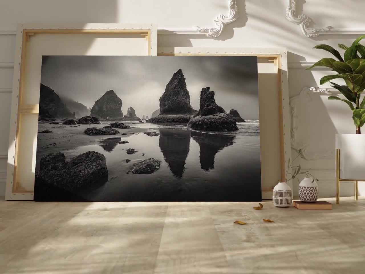 陰鬱な海景の岩層｜白黒の海岸壁アート - Etsy 日本