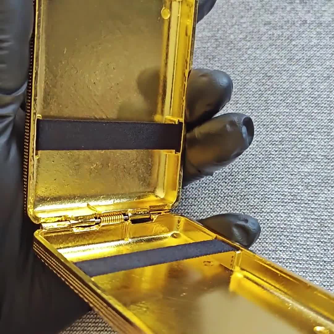 1920年代の英国ギャングスター用シガレットケース｜頑丈な金属製