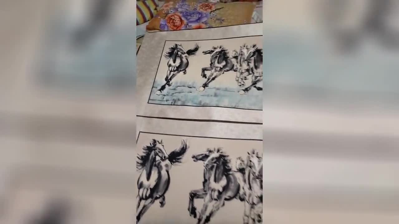 走る馬の水墨画：大きな白黒の風水壁アート - Etsy 日本