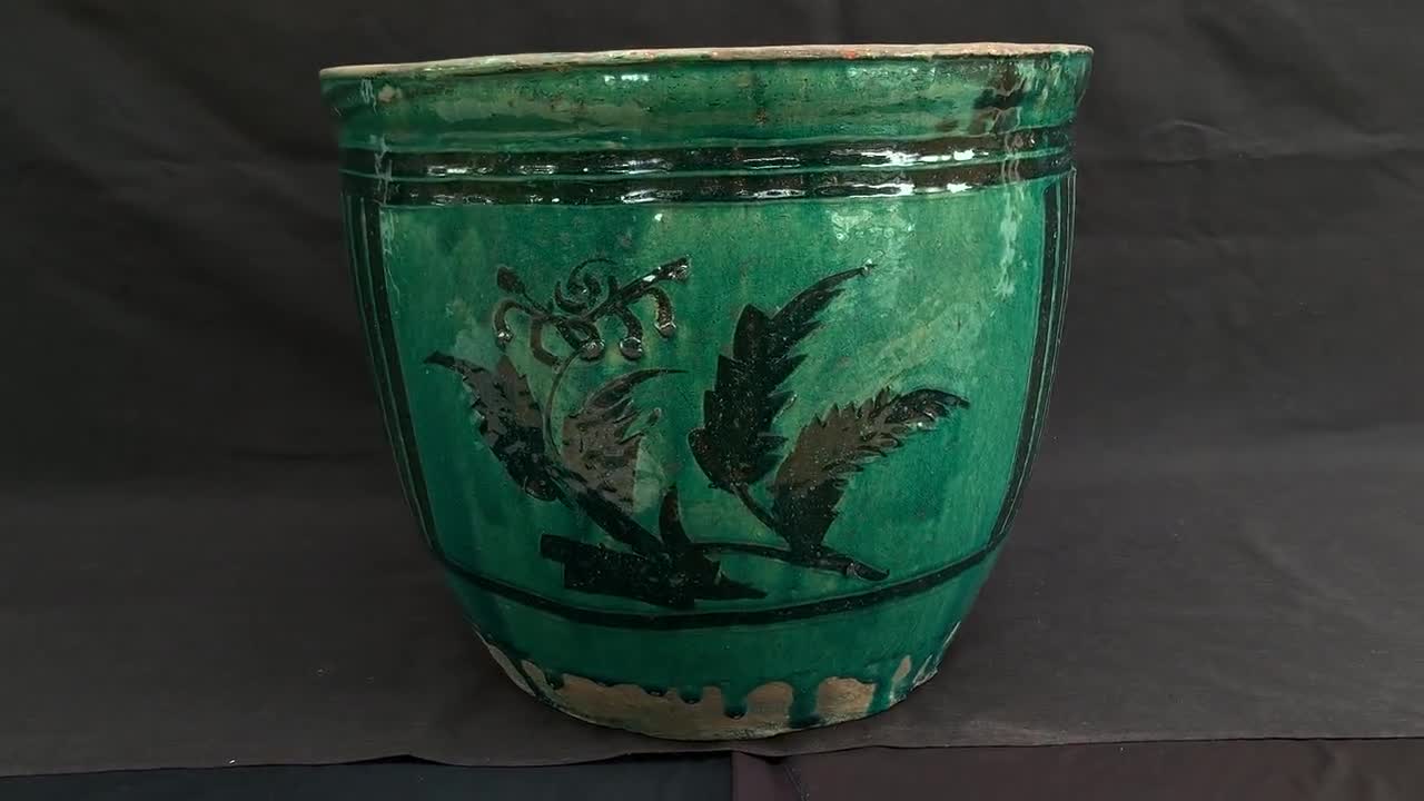陶器 花瓶 壺 渋い緑色 焼き物 清朝時代の緑釉陶器の花瓶：花飾り - Etsy 日本