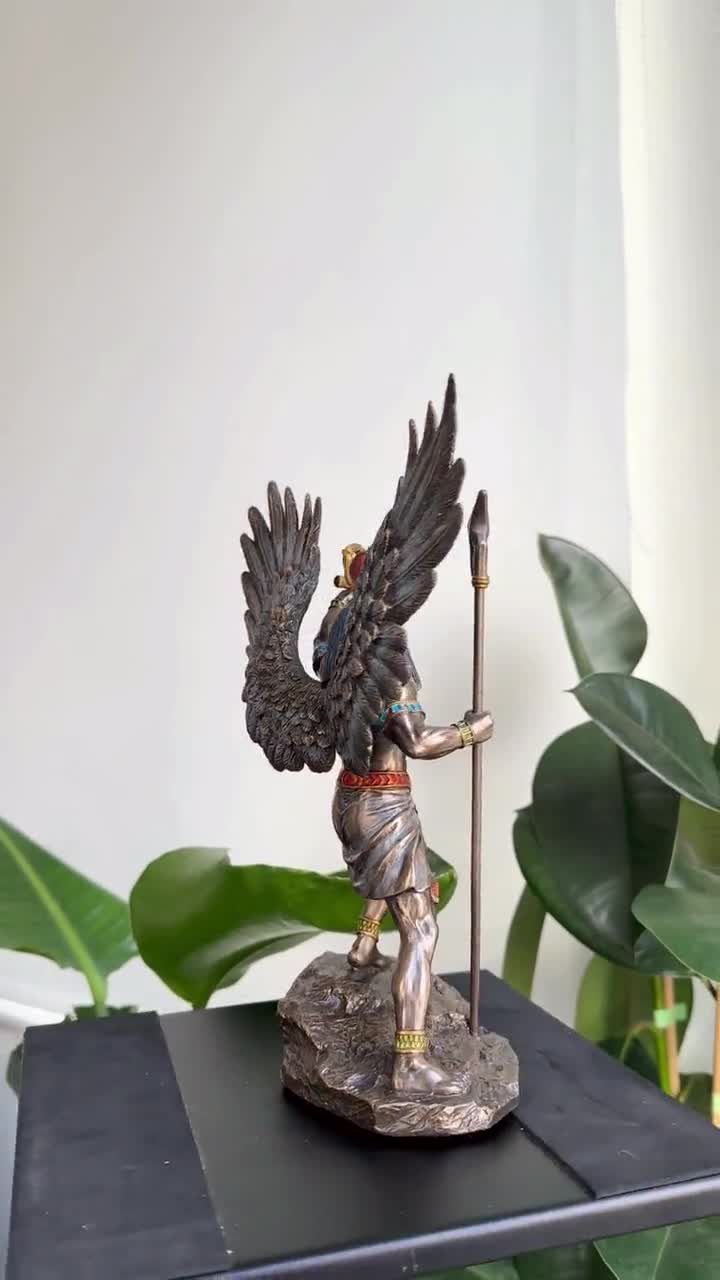 エジプトのラー像、翼を持つ太陽神 - Etsy 日本
