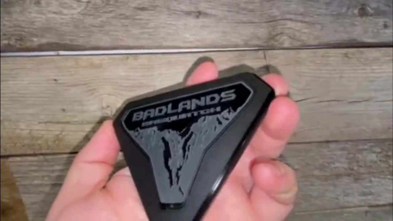 Badlands Sasquatch Blackout Fender Badge: Gloss & Matte Black