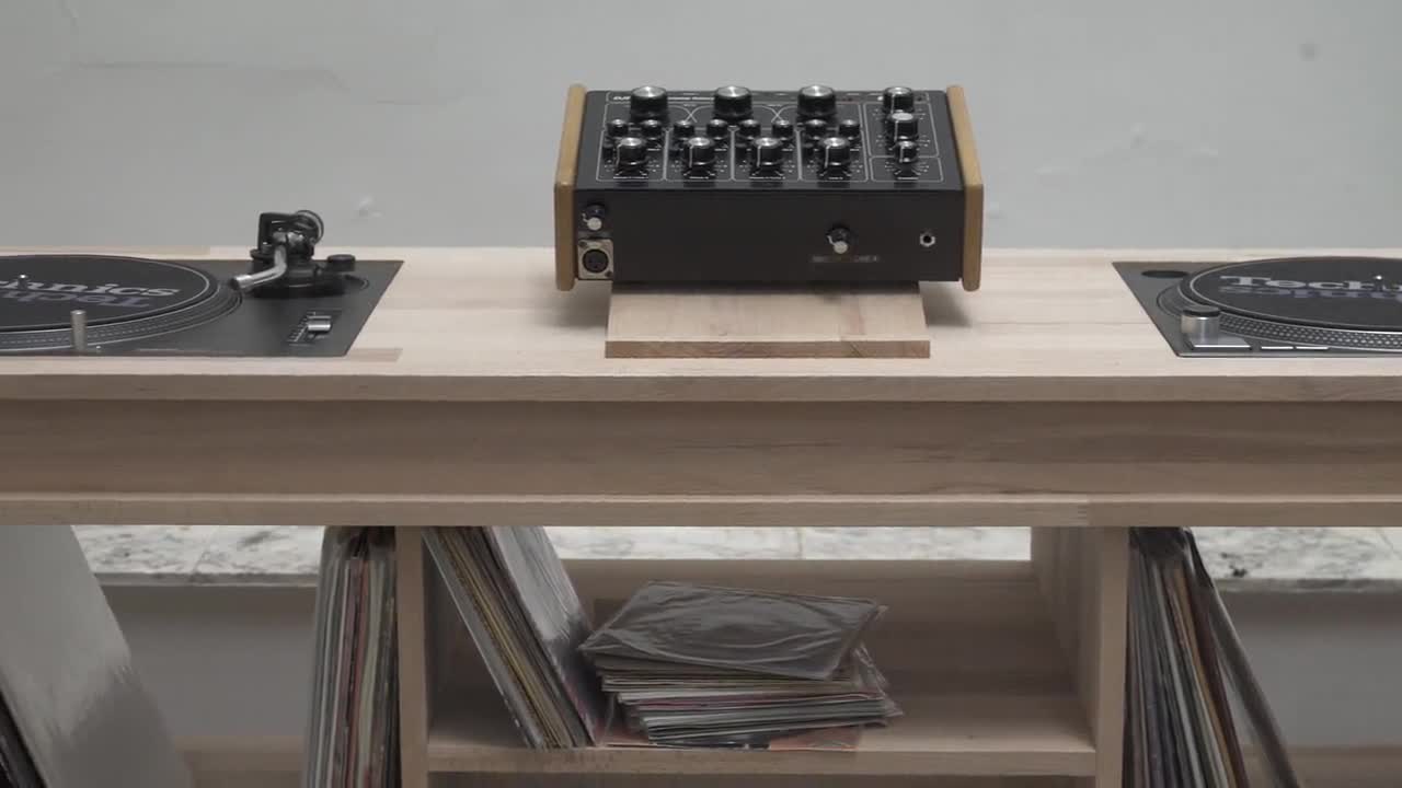 ターンテーブル専用カスタムDJブース – デッキ、ミキサー、レコード