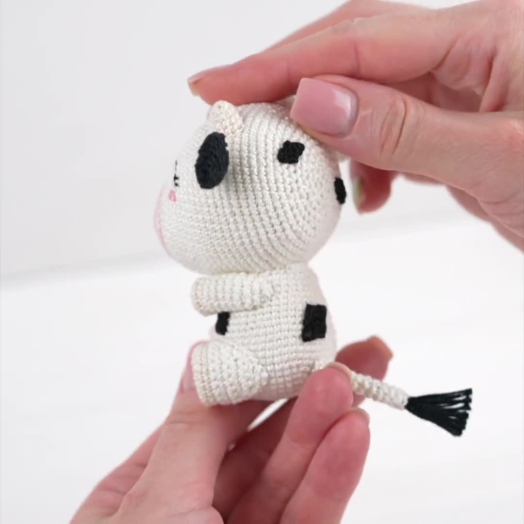 かわいい牛さん アーティストベア 海外作家様 ハンドメイド ぬいぐるみ 牛の編みぐるみ編み図、DIYぬいぐるみ（PDFパターン）AradiyaToys