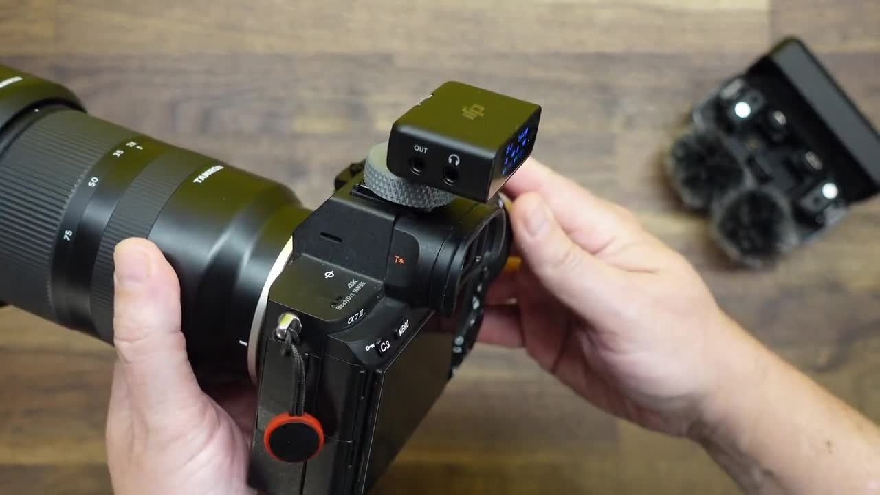 DJI Mic 2 または Mic 1 コールドシューマウント（三脚ネジ付き