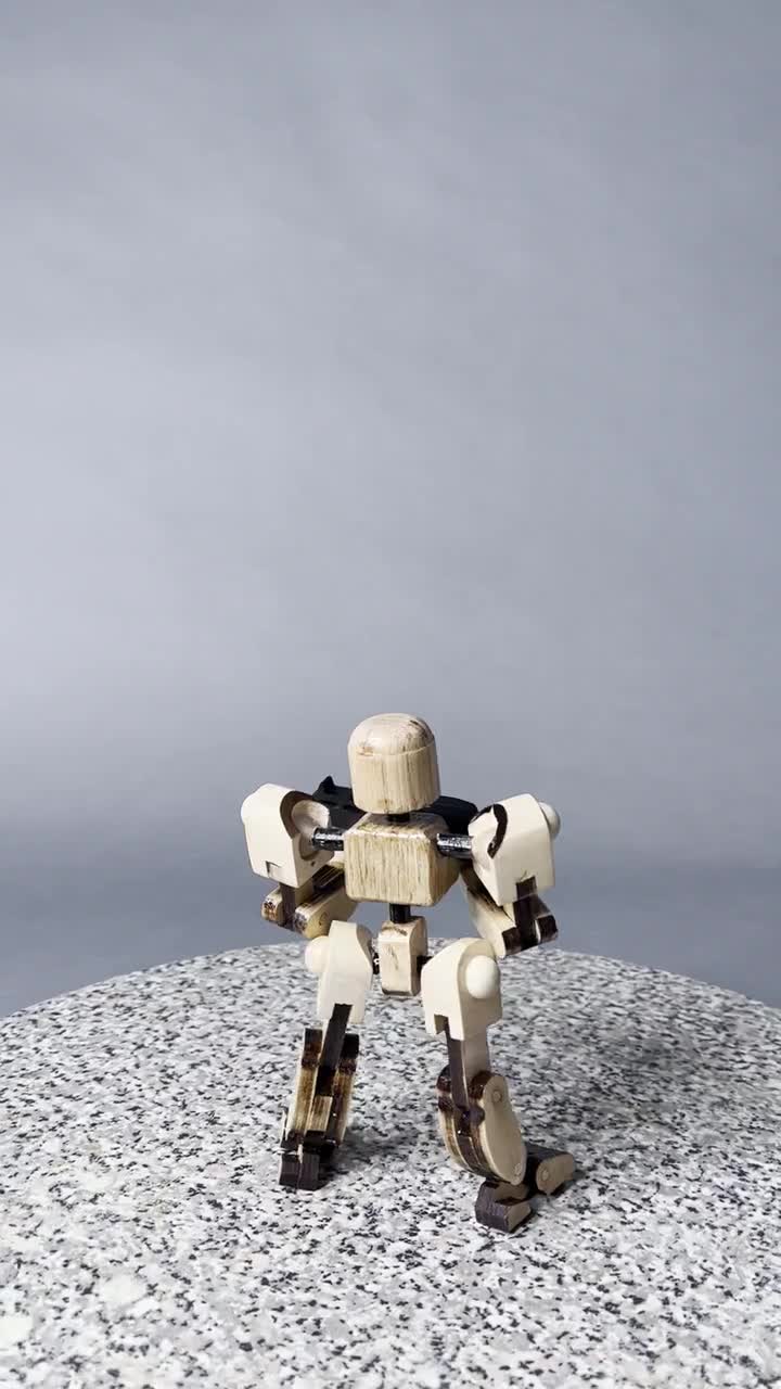 手作り木製ロボットアクションフィギュア：アース・トルーパーの