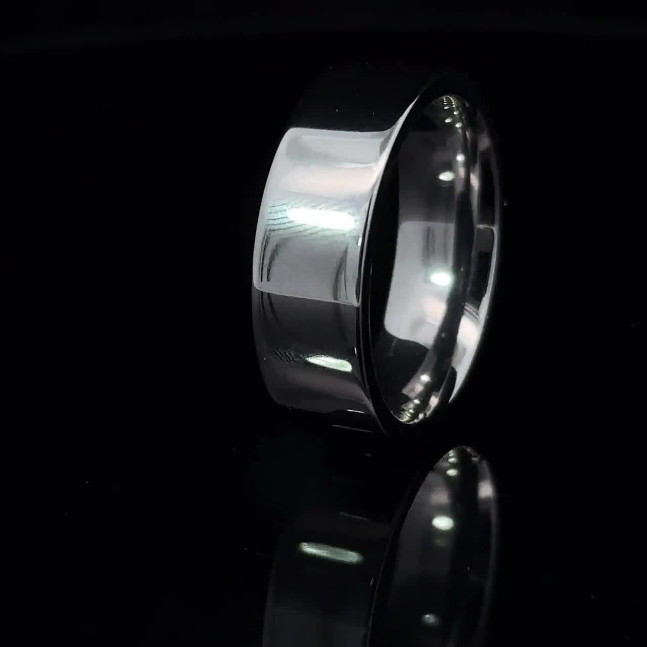 タンタル製結婚指輪。フラットな形状、ポリッシュ仕上げ。内側は快適な