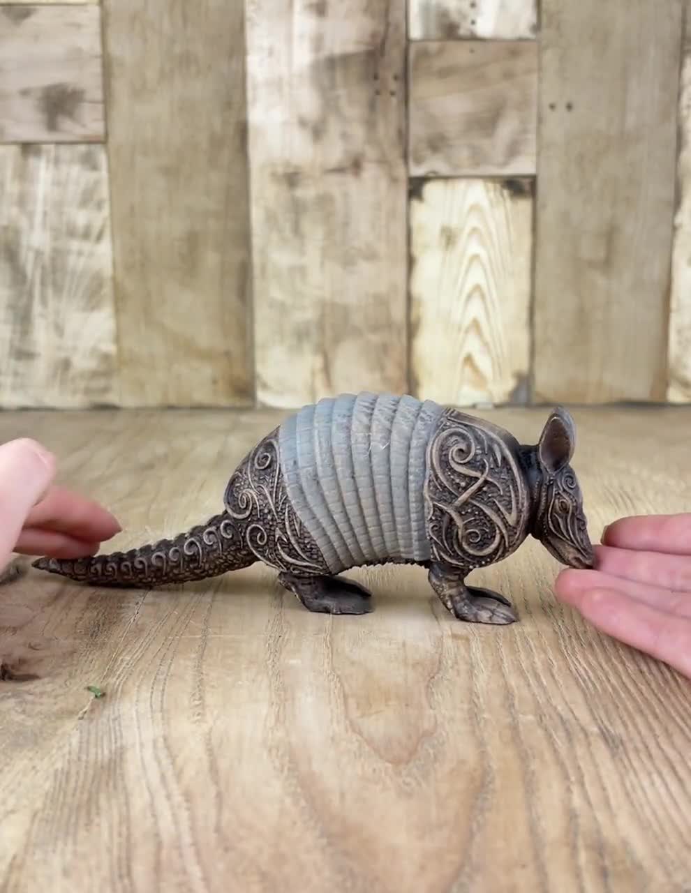 アルマジロの置物：エキゾチックな動物の装飾品 - Etsy 日本