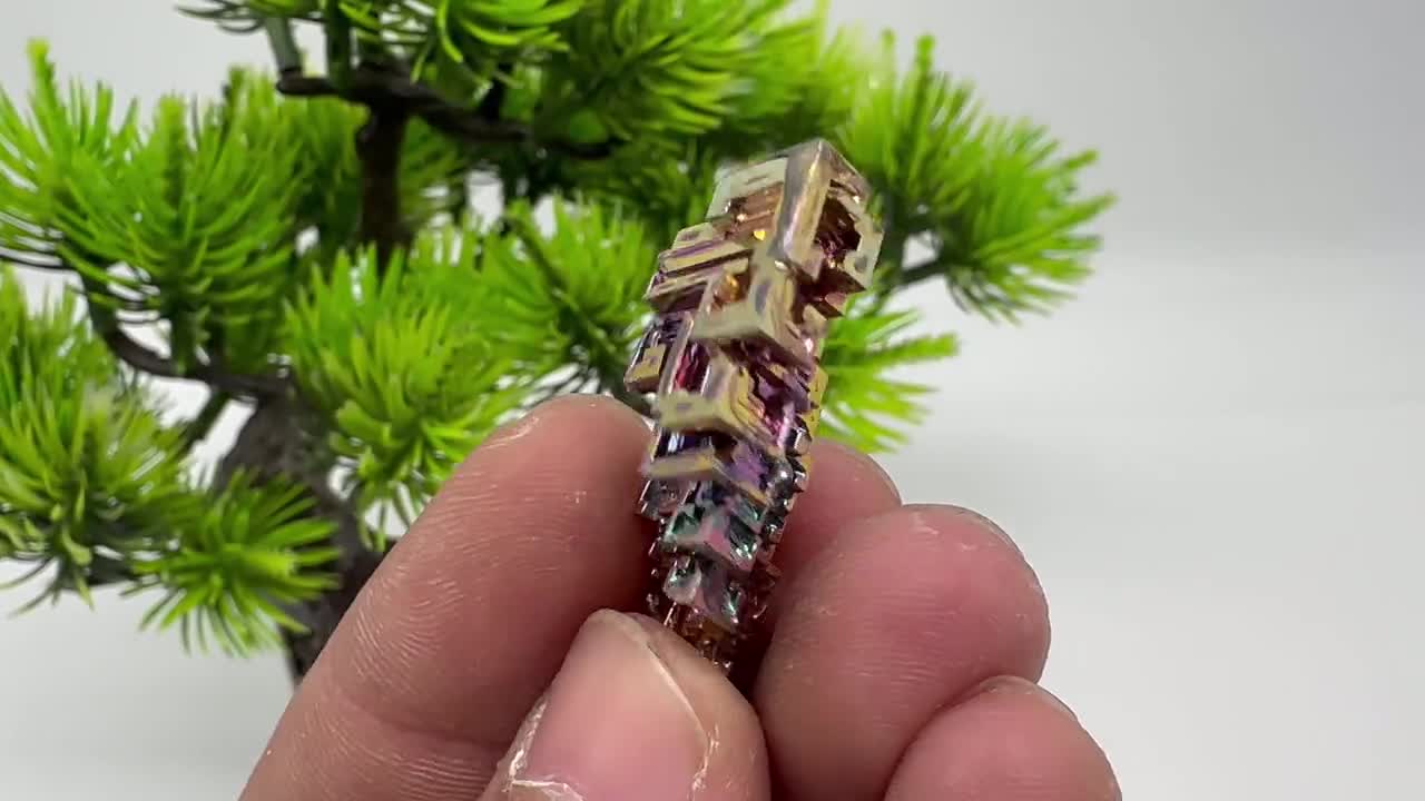 虹色のビスマス結晶、希少な宝石標本 - Etsy 日本