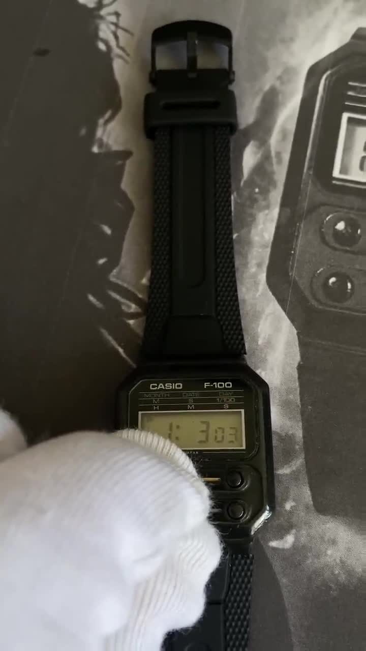 ULTRA RARE Casio F-100 First Digital Watch First Plastic Watch