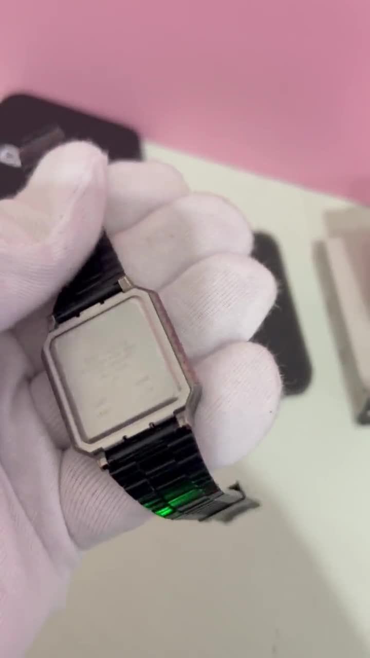 希少なブラックカラーCASIO A100WE ブラックカラーデジタル腕時計