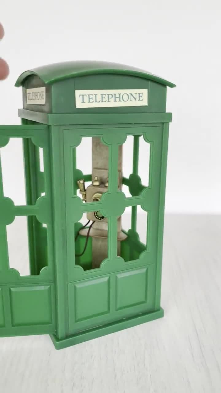 レア　廃盤品　TELEPHONE 　テレホンボックス　木製 シルバニアファミリーの緑色のビンテージ電話ボックス、廃盤品
