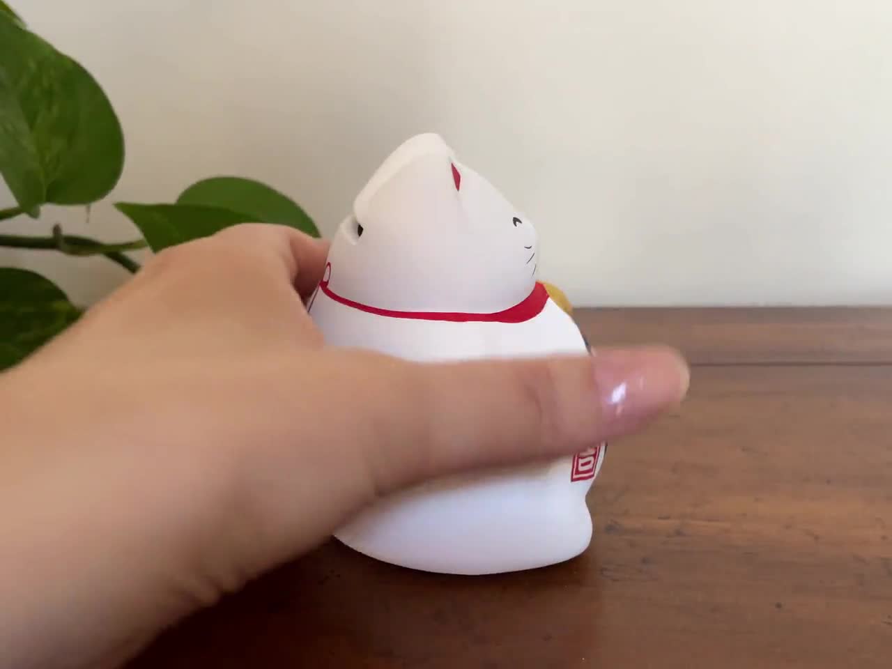 White Maneki Neko Lucky Cat Statue: Japanese Feng Shui Decor