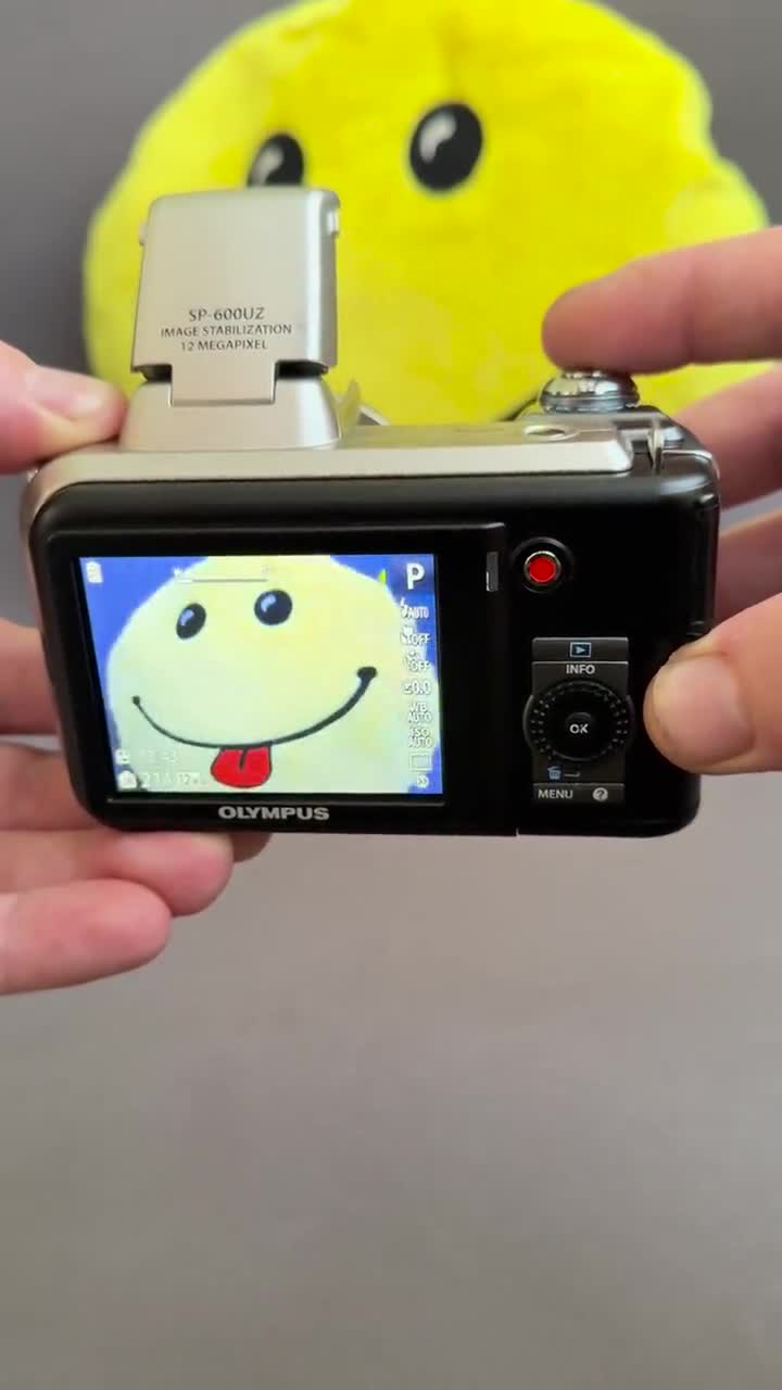 オリンパス SP-600UZ：12.0メガピクセル デジタルカメラ シルバー