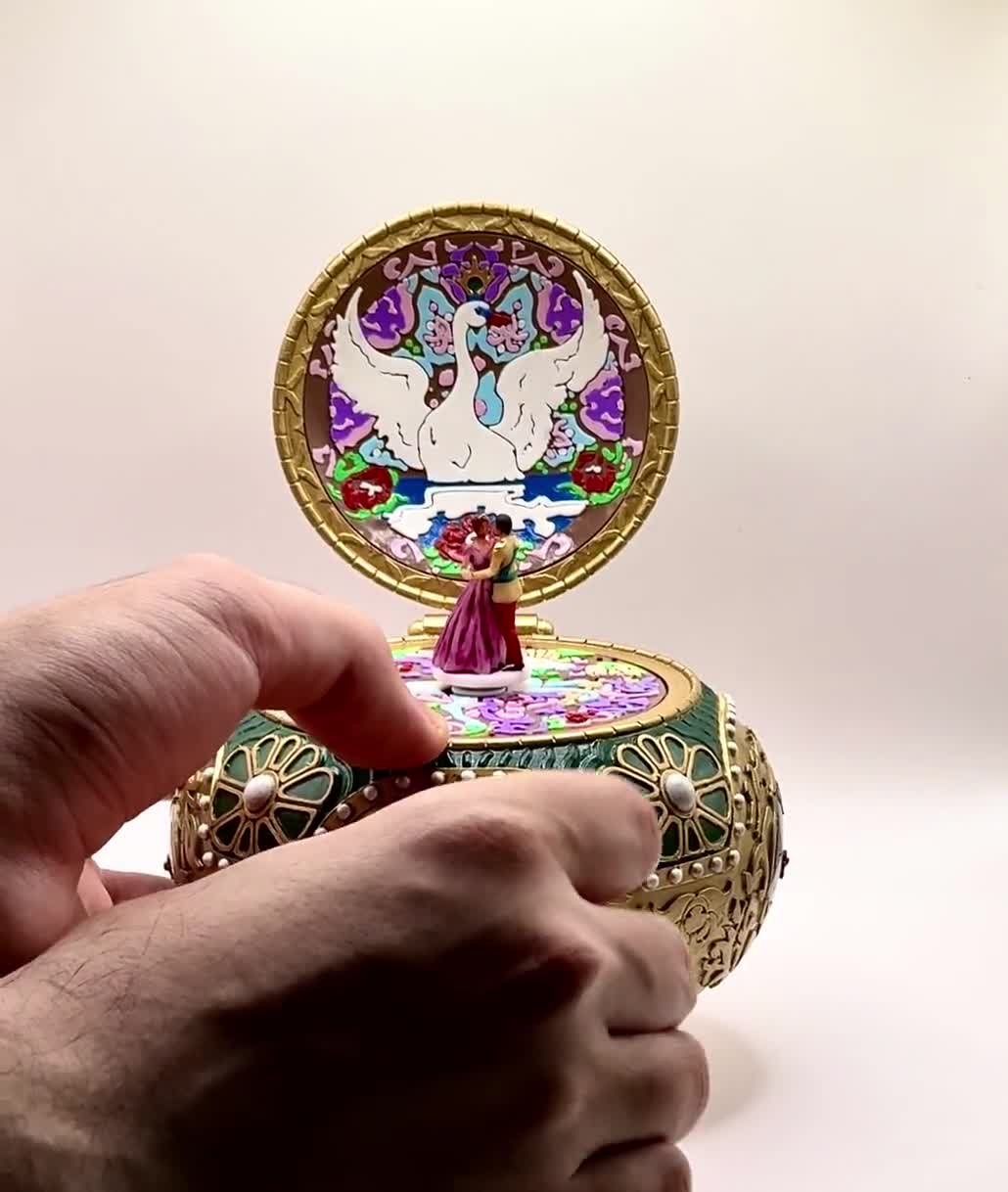 2025 Model. Anastasia Music Box Jewelry “once Upon a December” +