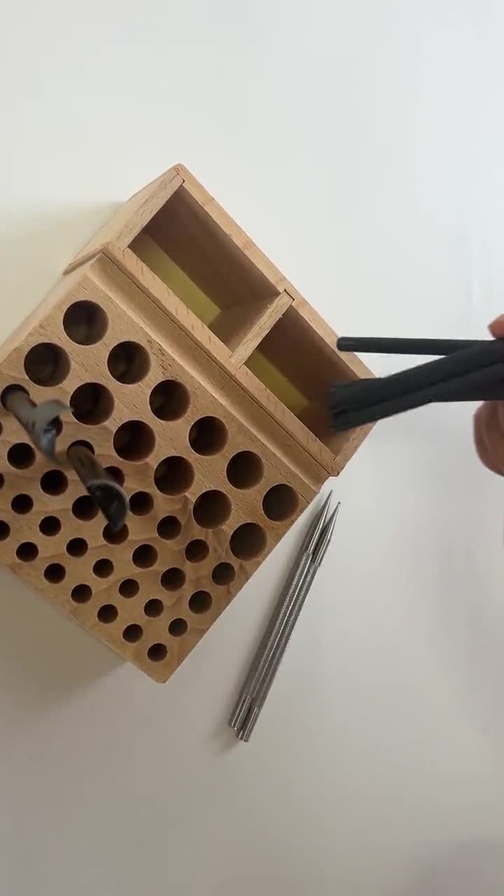 46穴レザークラフトツールラック：スタンプ＆パンチ収納スタンド