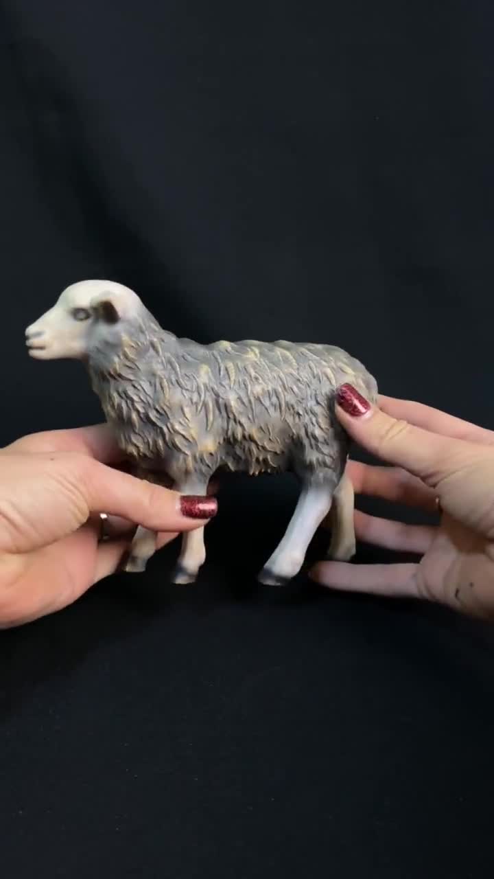 木製の羊の置物：素朴な農家の木彫りの動物装飾 - Etsy 日本