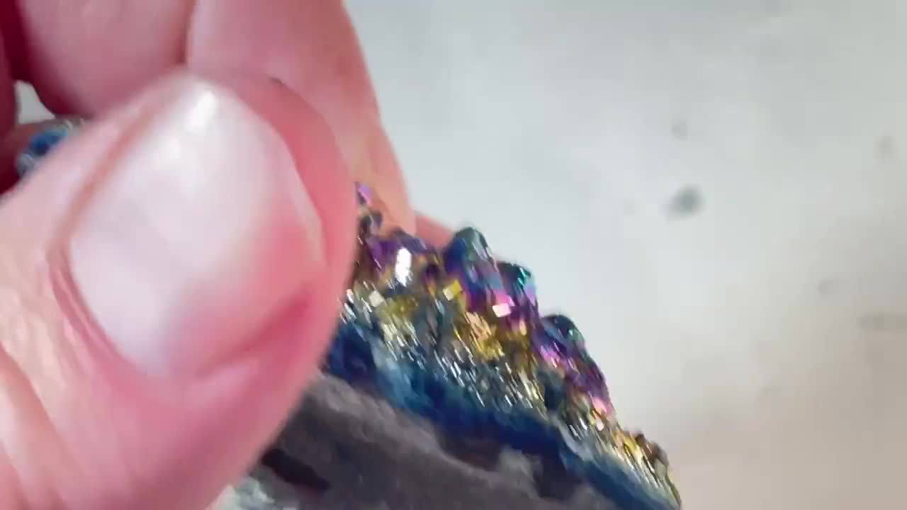 レインボーアメジストクラスター、チタンオーラ水晶 - 24g 原石標本