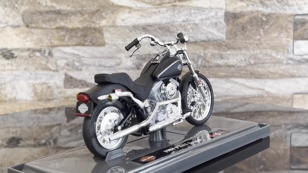 Harley Davidson 1984 FXST Softail, Scale 1/18 Model Motorcycle, 1