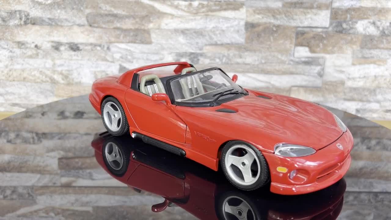 Dodge Viper RT/10 1992 | Vintage Model Car | Diecast Car | 1/18
