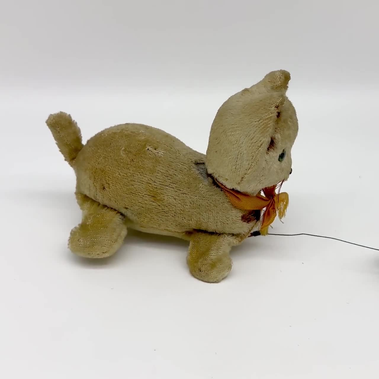 日本製ゼンマイ式猫のおもちゃ、ベルベット製ぬいぐるみ、1940年代製