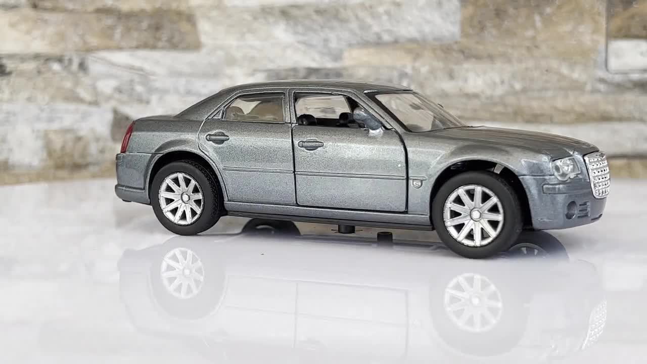 Chrysler 300C , Model Car, Scale 1/32, 1/32 Diecast Collectible