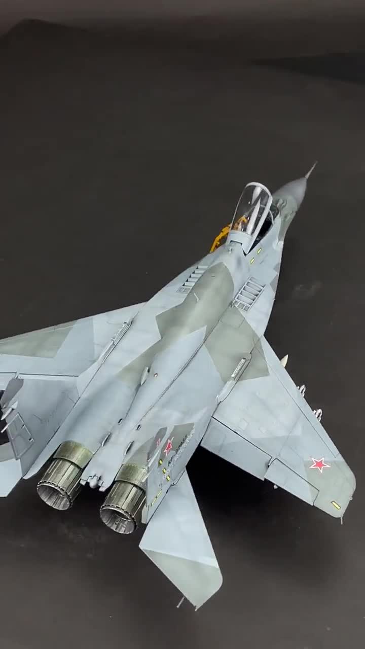 ロシアの Mig-29 SMT フルクラム モダン ウォー 1:48 (プロのスキル