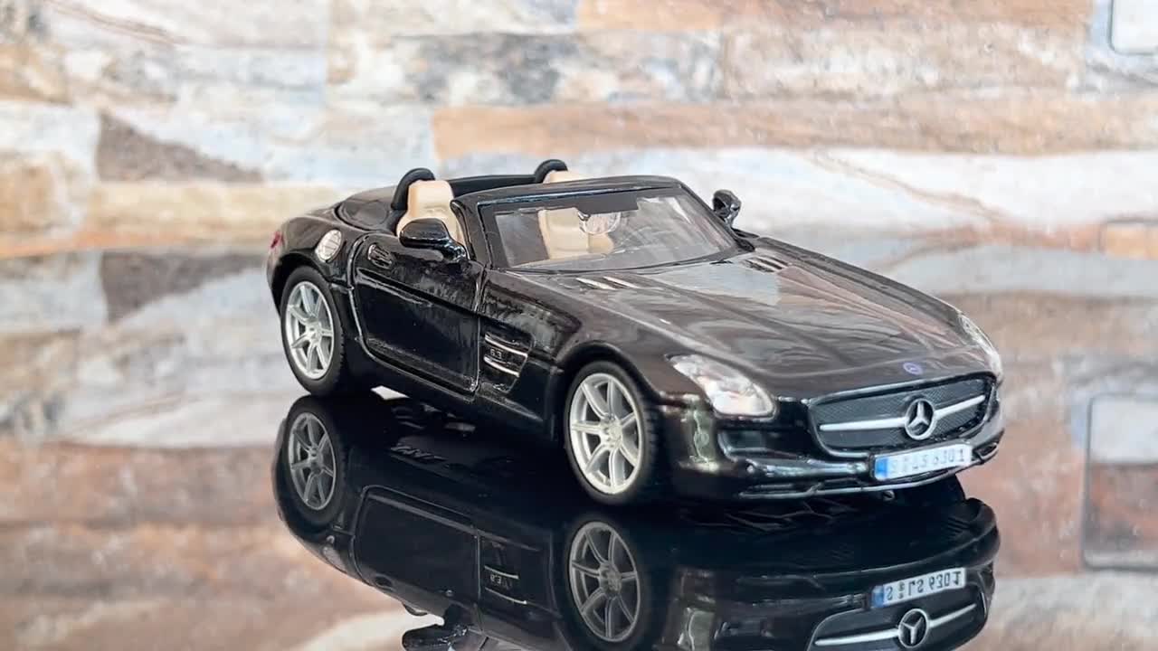 メルセデスベンツ SLS AMG ロードスター | 1/32スケールモデルカー
