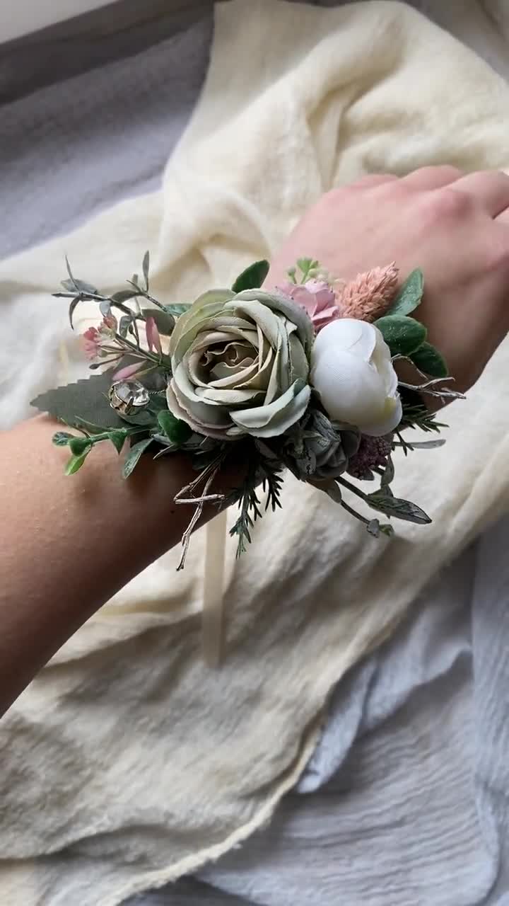 corsage for sage green dress White and boutonniere set, corsage, Flower boutonniere, Rustic boutonniere, Wedding Flower accessory set, Homecoming sustainable style