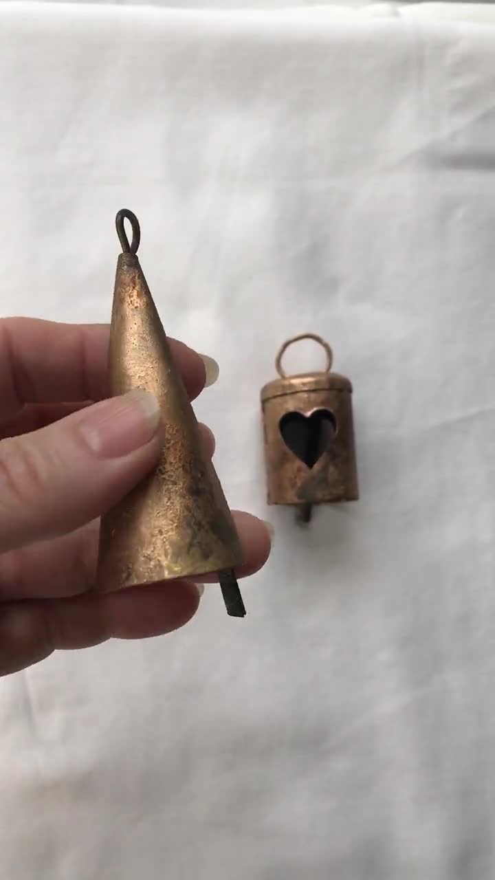 スピリットベル - 金色の様々な形 5 種類 - リサイクル鉄板メタルベル