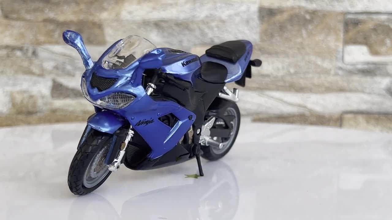Kawasaki Ninja ZX10 | Scale 1/18 Diecast Model Motorcycle | 1/18