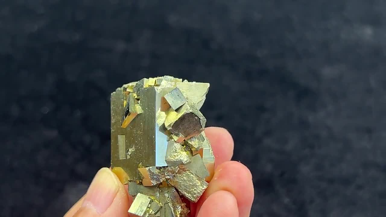 41 mm 65g 光沢のある黄鉄鉱クラスター（中国湖南省尚宝産）、天然鉱物