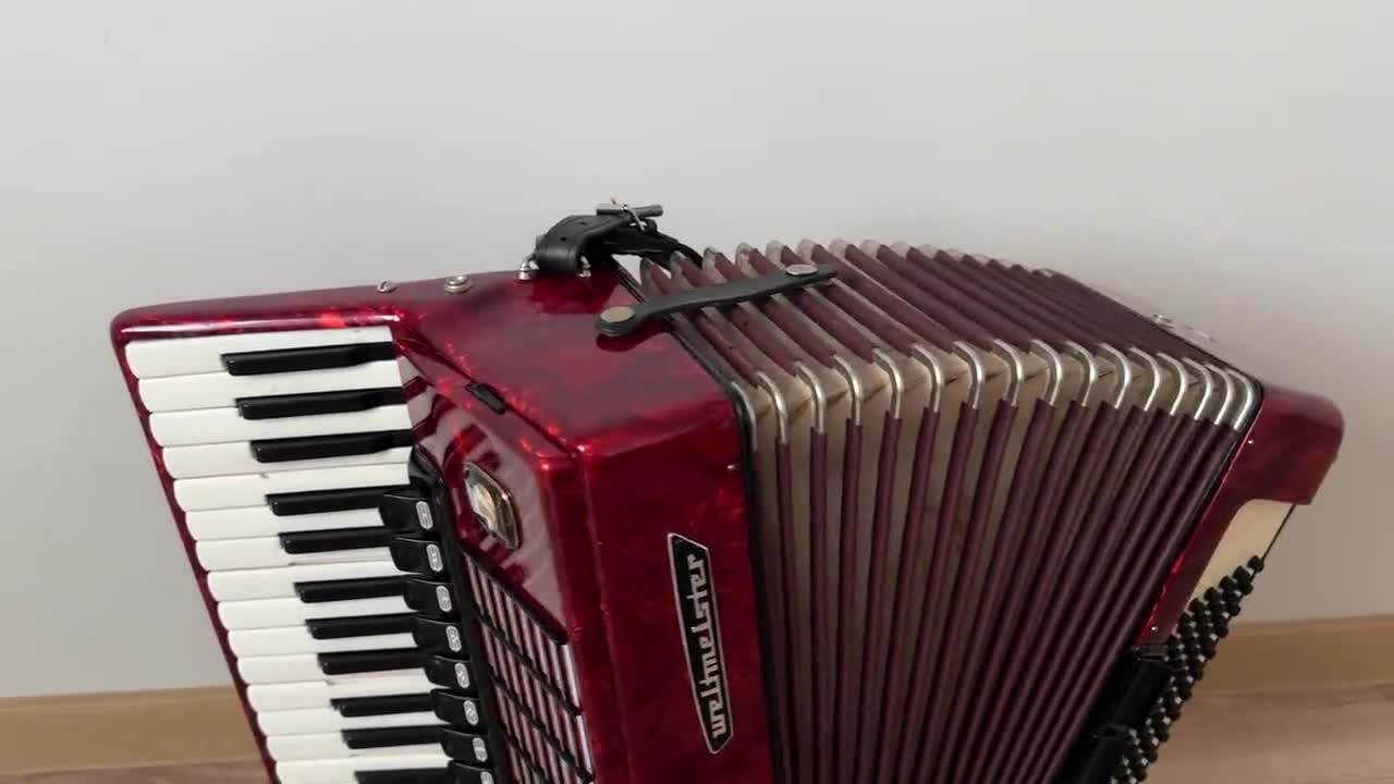 Weltmeister Accordion, 7/8 Accordion, 96 Bass, 37 Keys, 4 Voice