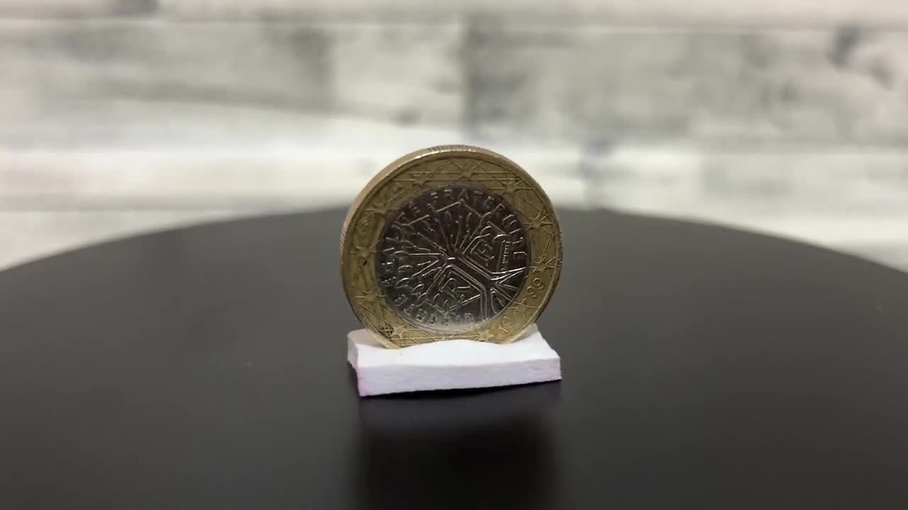 1999年フランス発行の1ユーロ硬貨。コレクター向けのヴィンテージ品