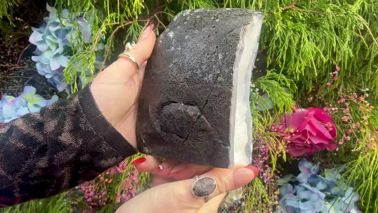 縞模様の瑪瑙水晶の頭蓋骨 ~ 大型 3 ポンド ~ 高さ 5 インチ ~ 渦巻く