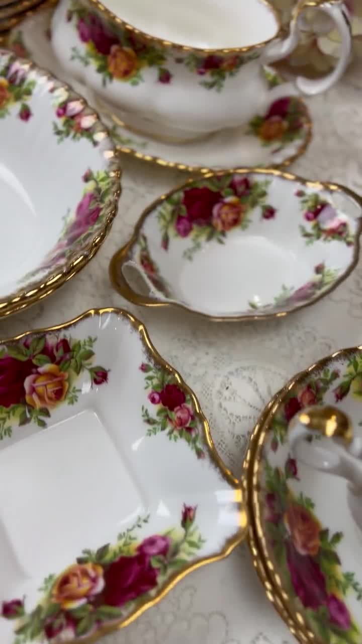 141 Pieces FULL Dinner Service for 12 Vintage Royal Albert Old