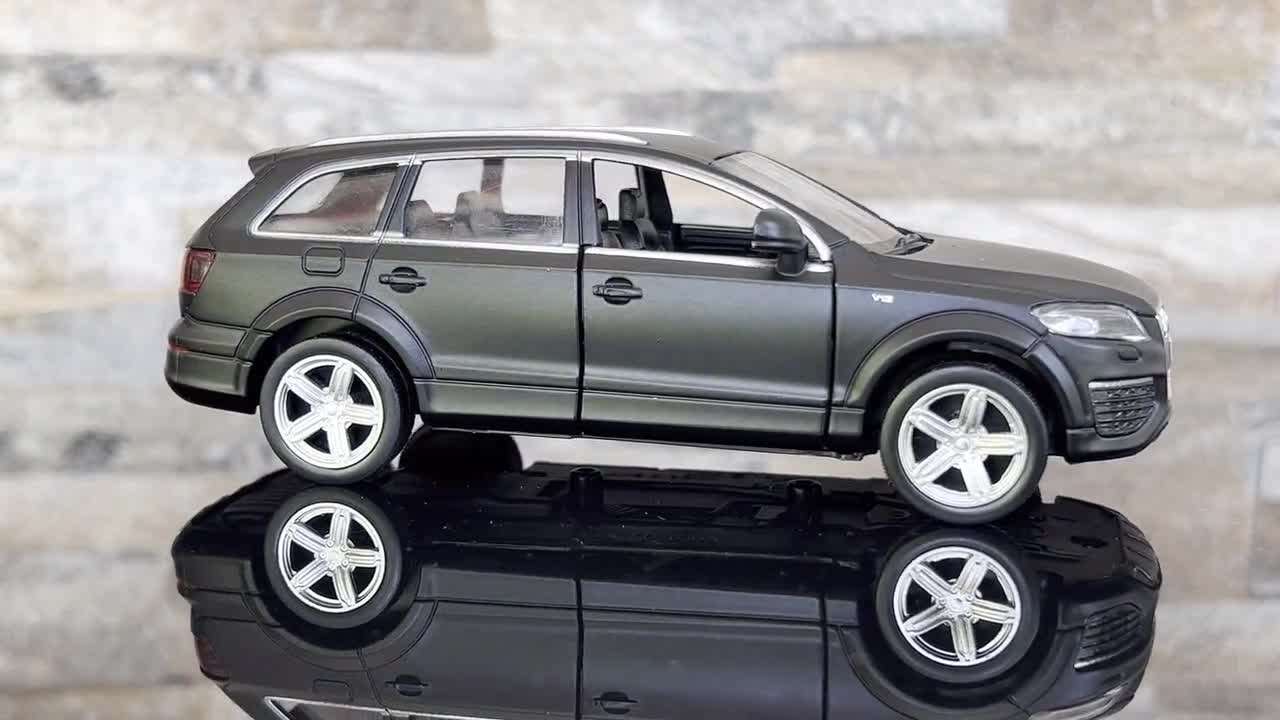 Audi Q7, Model Car, Scale 1/34, Diecast Collection Item, 1:34