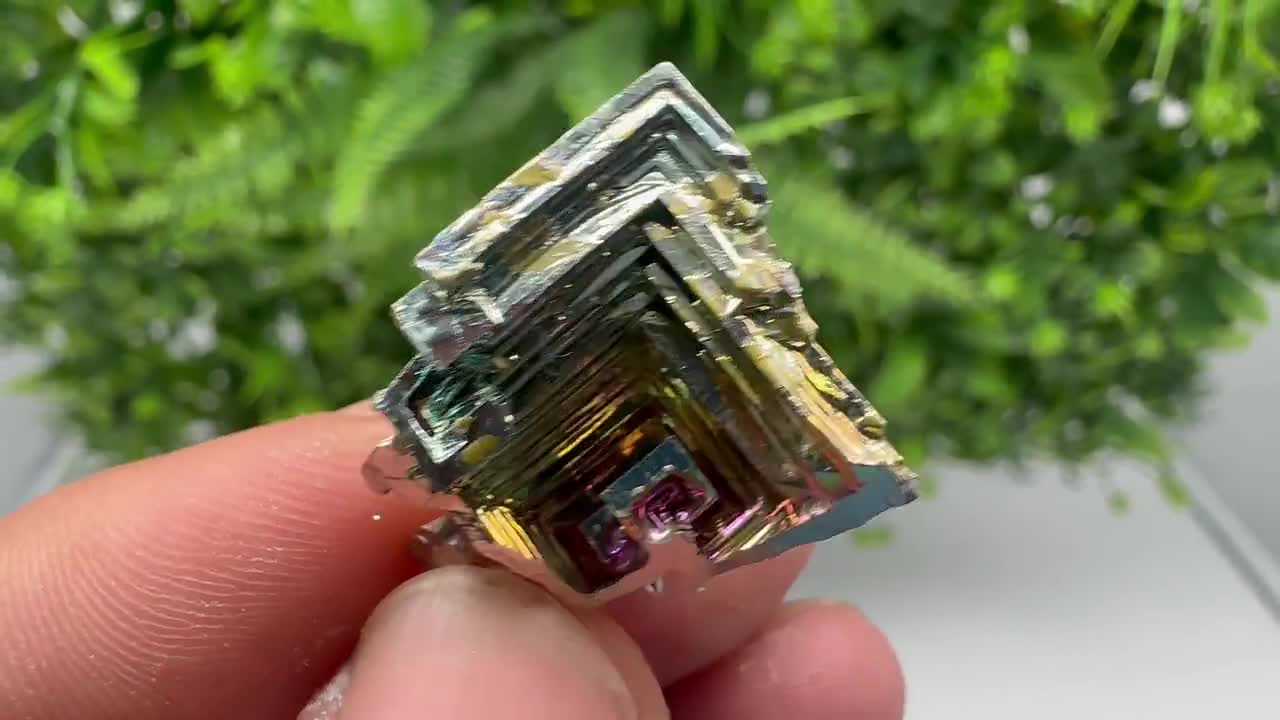 レインボービスマス結晶：希少な宝石標本、11グラム - Etsy 日本