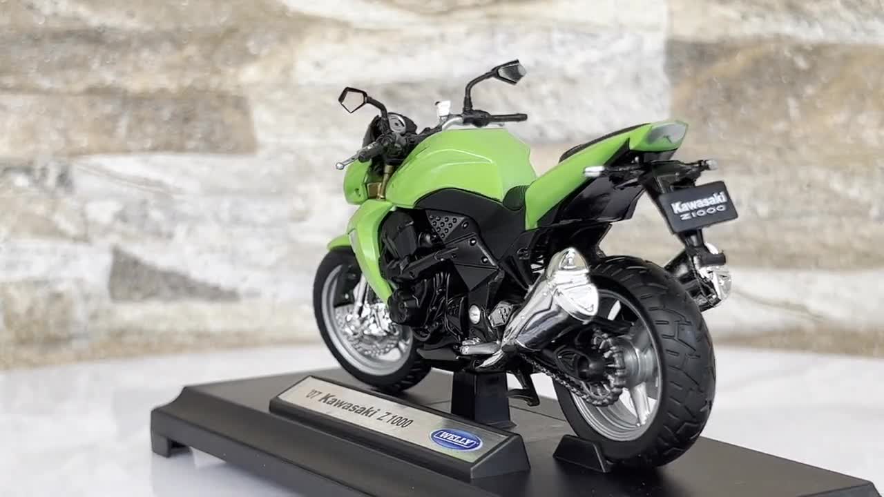 Kawasaki Z 1000 , Scale 1/18 Diecast Model Motorcycle, 1/18 Die